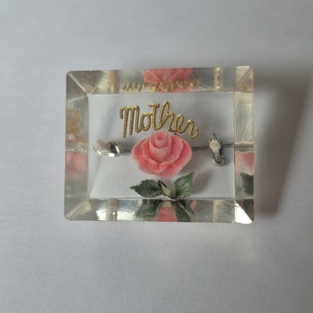 Vintage Lucite "Mother" Brooch With Pink Rose - Picture 3 of 5